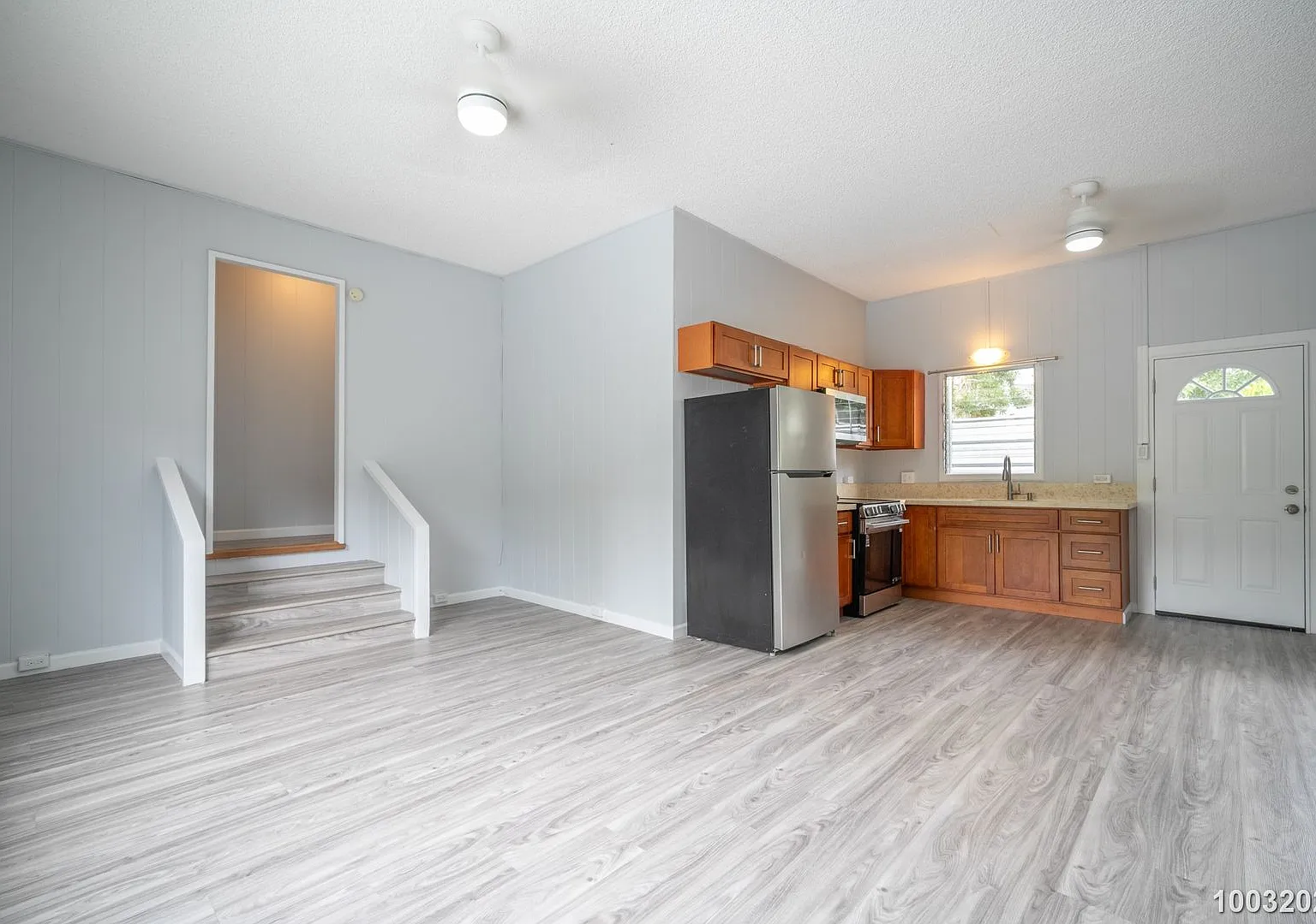 Recently Renovated 2BR/1BA/2 tandem PKG (covered & uncovered) in Kalihi Valley! — Photo 4