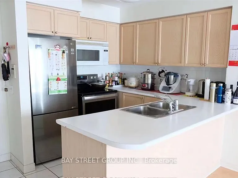 18 Parkview Ave #2209 — Photo 2