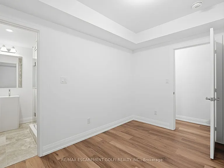 4876 Simcoe St #1 — Photo 10