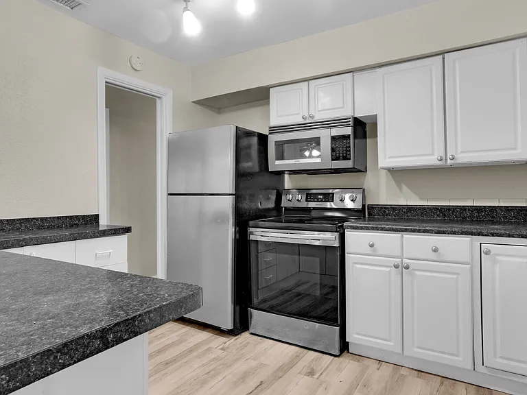 3002 Arthur St — Photo 2