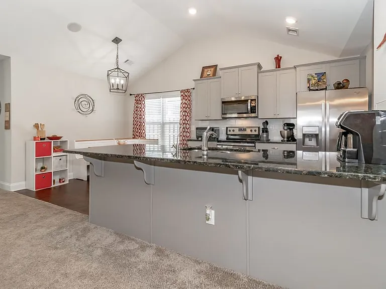 2112 Kinsale Ave — Photo 16