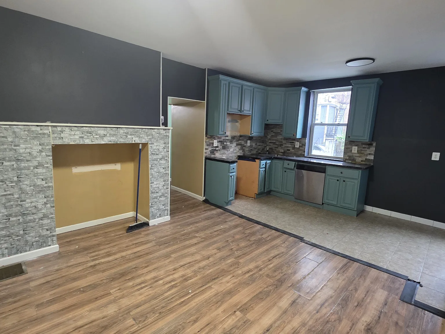 2 bed, 1000 sqft, $2,000 — Photo 2