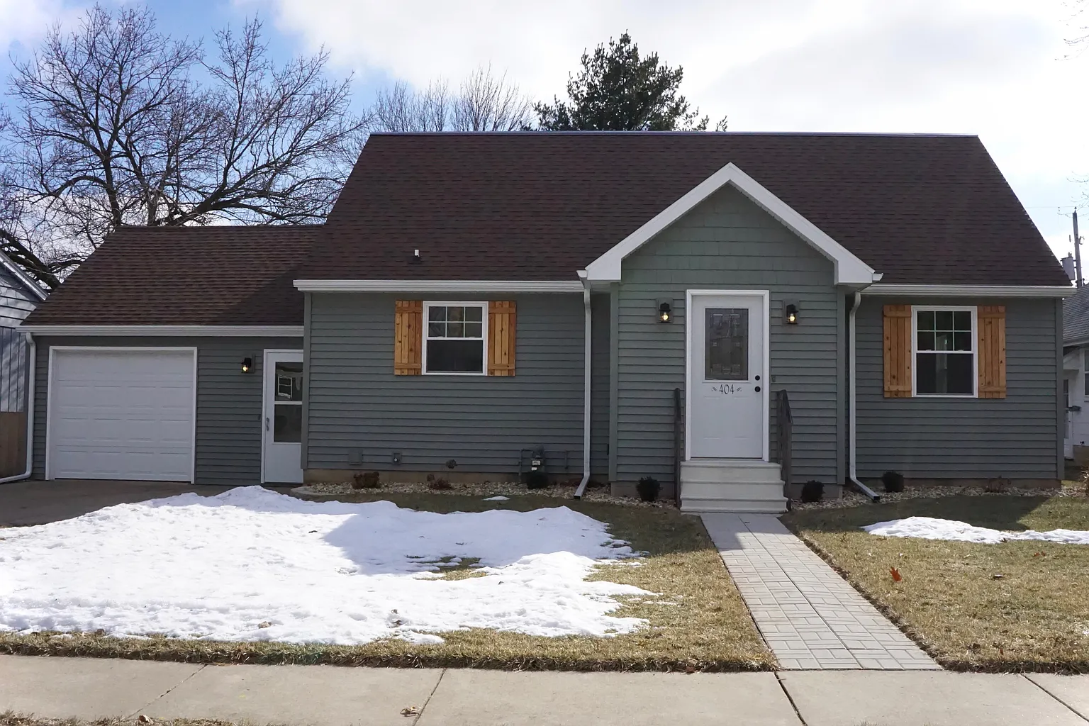 404 E Tyler St photo 1