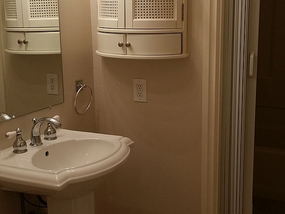 2nd image of 28 Cameo Ct