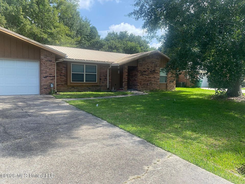 1st image of 63737 Diamondhead Dr N