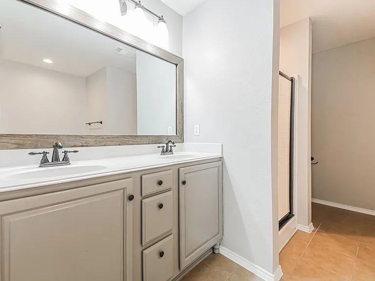 908 Matthew Ln — Photo 13