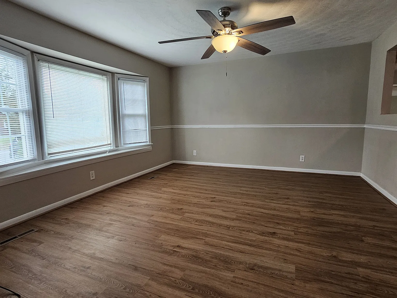 3 bed, 1915 sqft, $2,695 — Photo 2