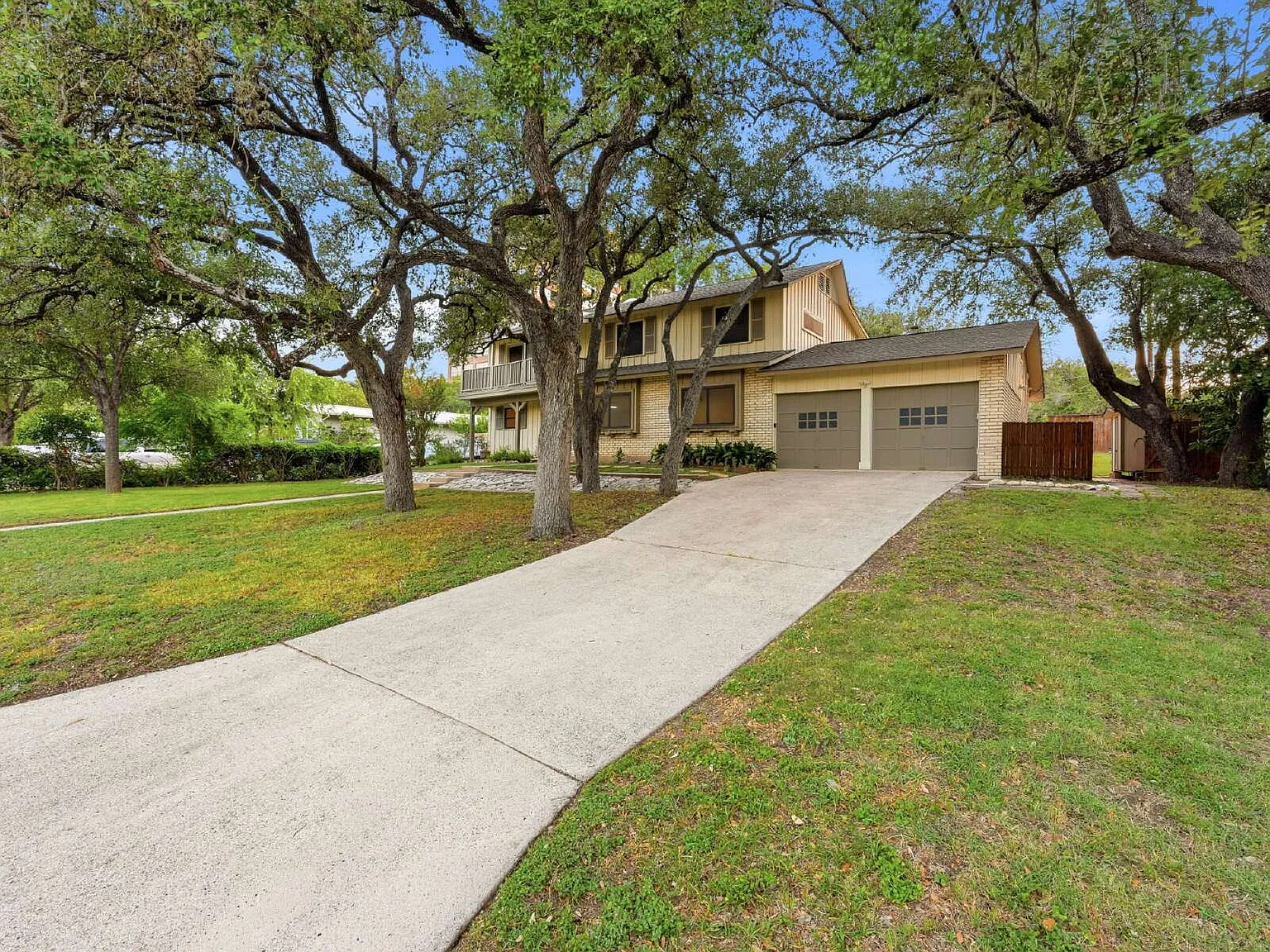 4 bed, 3.0 bath, 2455 sqft, $2,995 — Photo 2