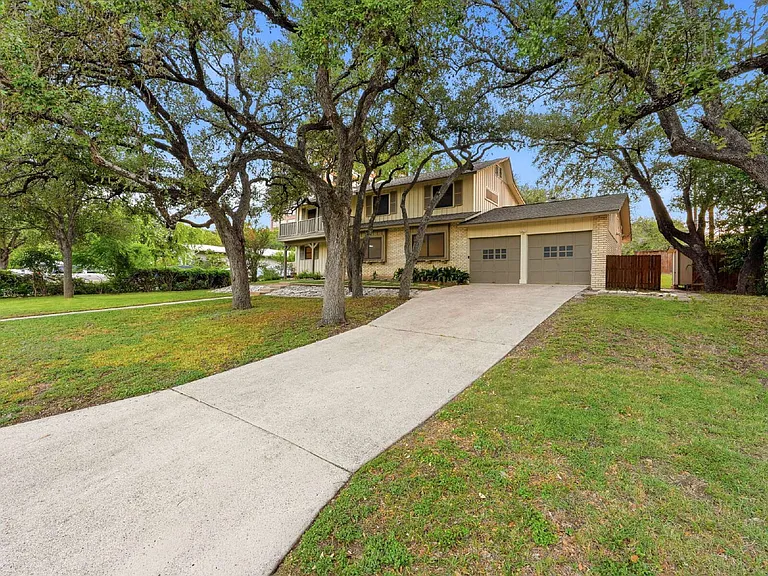 8607 Norwich Dr — Photo 2