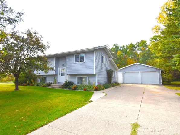 507 6th Ave SW, Warroad, MN 56763