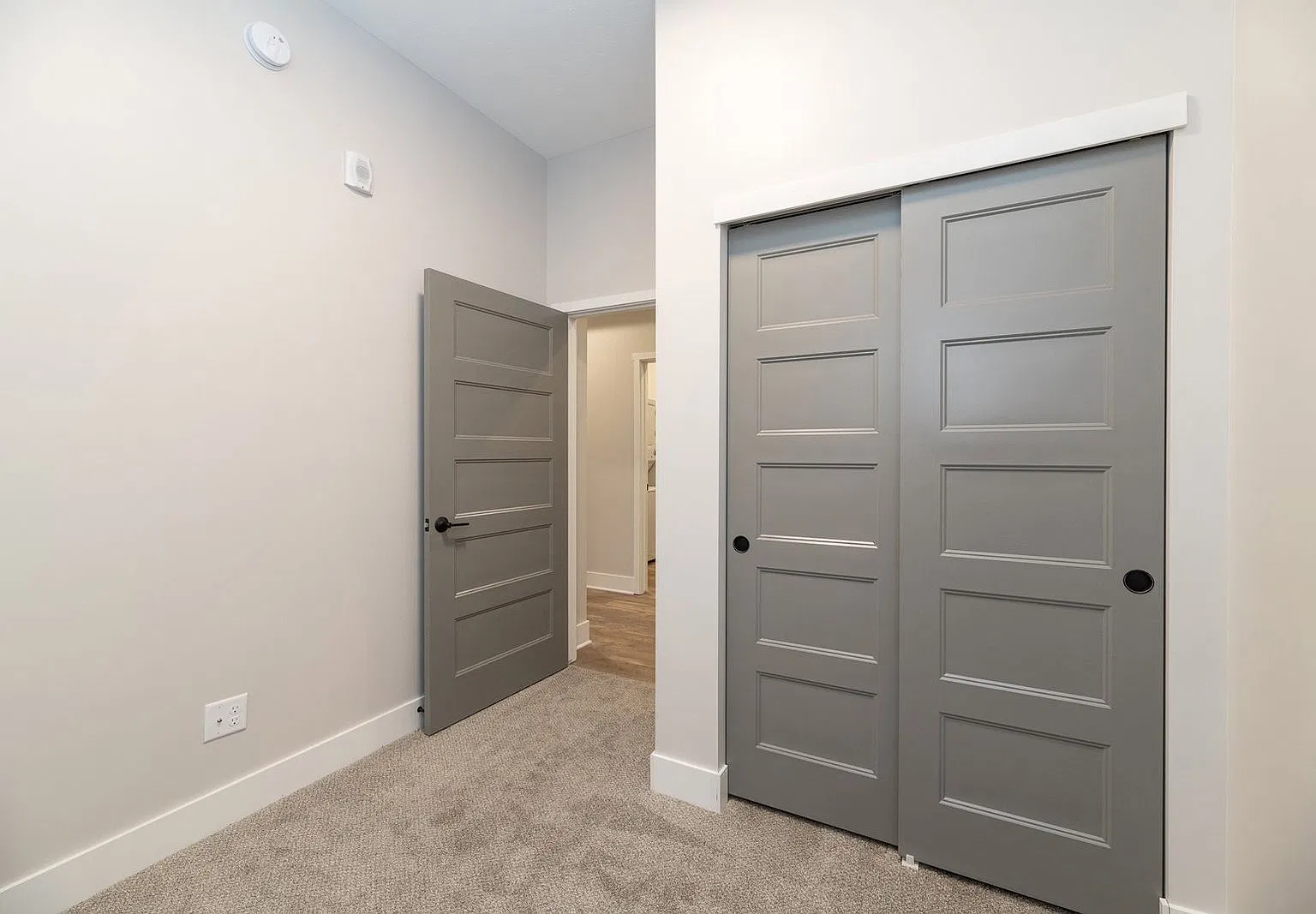 2 bed, 2.0 bath, 920 sqft, $2,025 — Photo 4