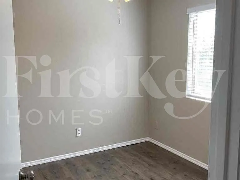 1338 W Mesquite Ave — Photo 6