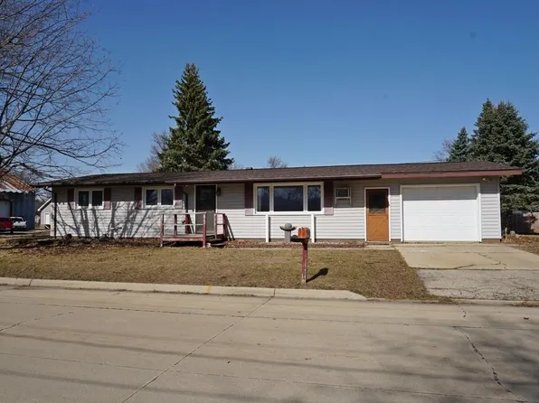 901 18th Ave, Charles City, IA 50616