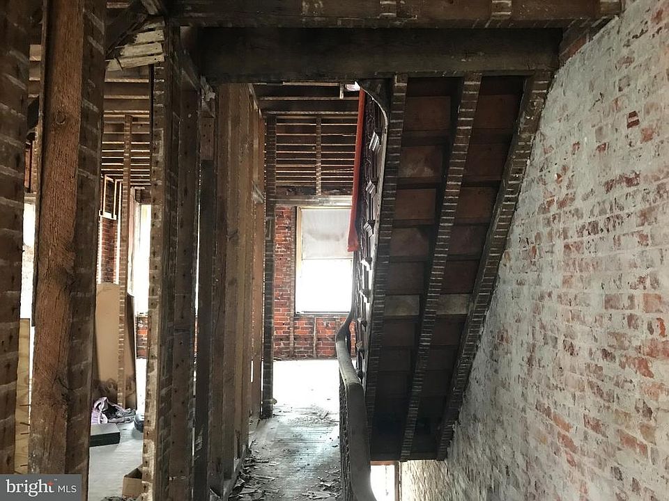 2nd image of 630 W York St