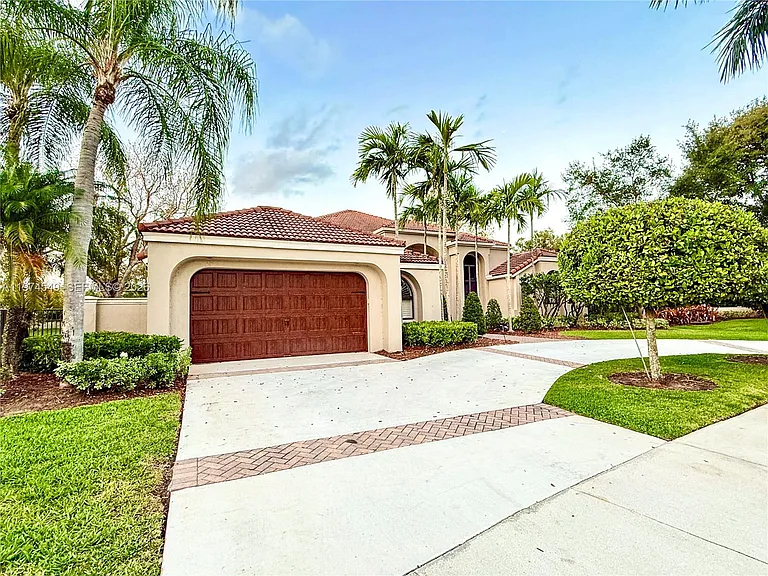 400 Alexandra Cir — Photo 81
