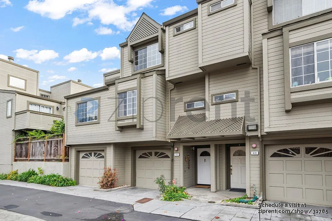3 bed, 1978 sqft, $4,870 — Photo 2