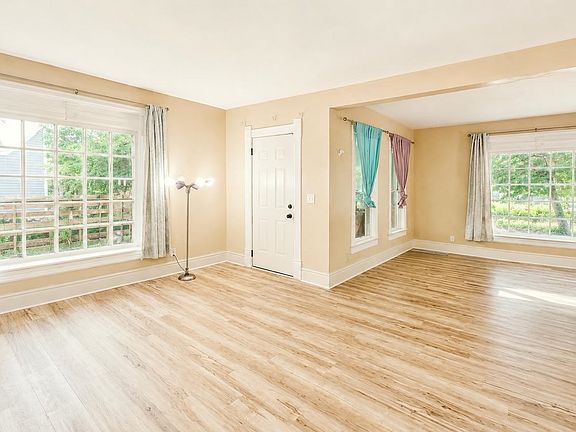 2nd image of 713 Saint Lawrence Ave
