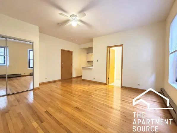 631 W Barry Ave APT 3, Chicago, IL 60657