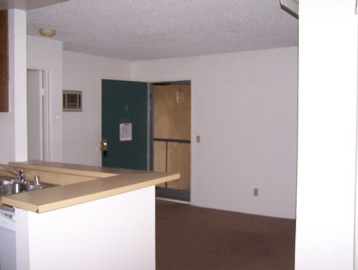 4th image of 4914 67th St APT 4