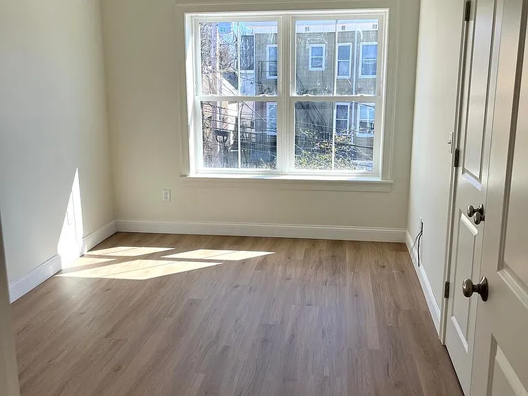 386 Saint John St — Photo 11