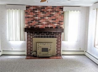 29 Lanesboro St, Pawtucket, RI 02861