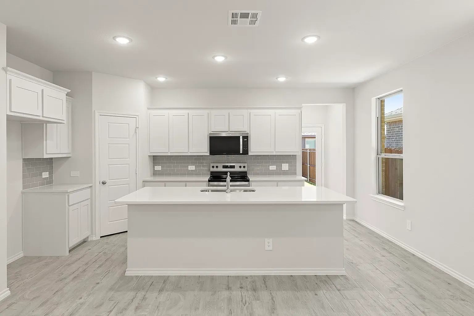3 bed, 1500 sqft, $2,099 — Photo 3