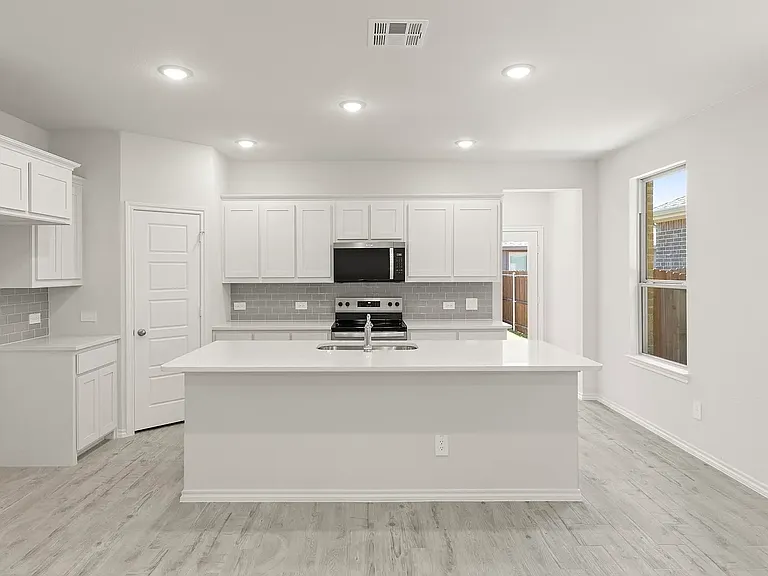 3311 Dahlia Dr — Photo 3