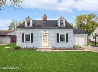 882 South St, Elgin, IL 60123