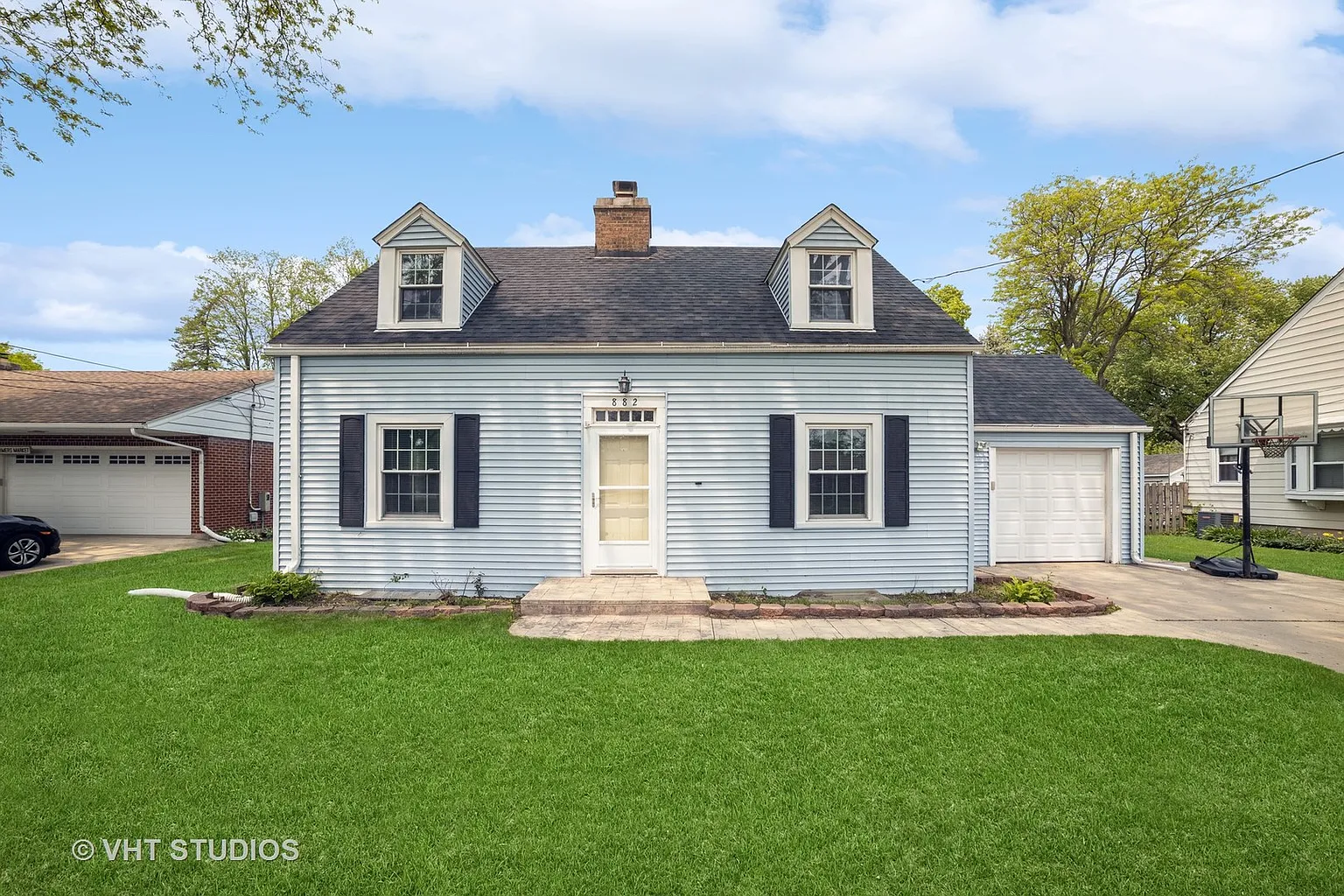 882 South St photo 1