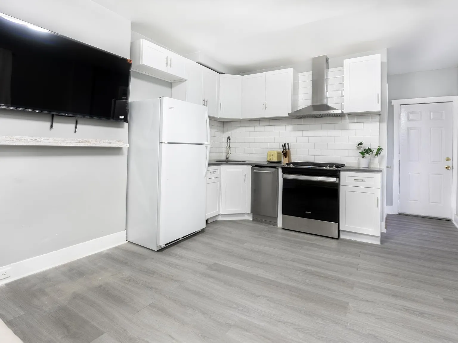 2 bed, 980 sqft, $1,395 — Photo 1