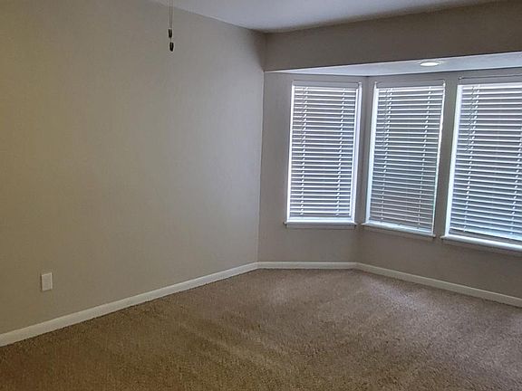 4th image of 7505 NW Wycliffe Ln