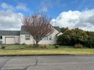 636 Laurel St, Florence, OR 97439