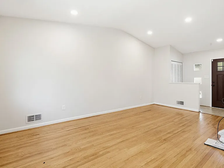 9717 Hedin Dr — Photo 16