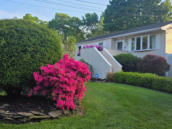 615 Sleepy Hollow Drive, Shirley, NY 11967