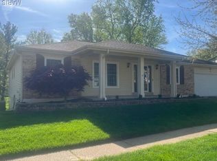 922 Pontoison Dr, Ballwin, MO 63021