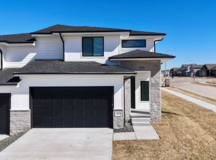 6667 S 213th Ave #2, Elkhorn, NE 68022