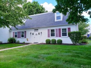 76 N Rossmoor Dr, Monroe Township, NJ 08831