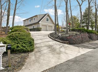 69 Bellhaven Rd, Brookhaven, NY 11719