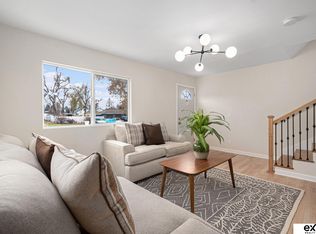 2524 Sharon Dr, Omaha, NE 68112