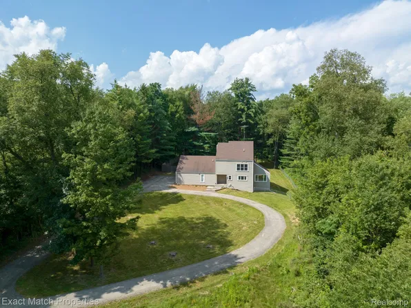 2500 Grange Hall Rd, Ortonville, MI 48462