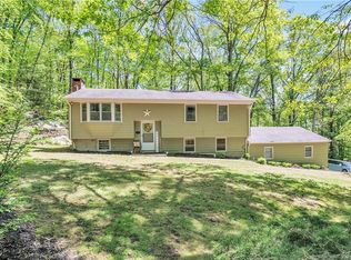 73 Great Ring Rd, Newtown, CT 06482