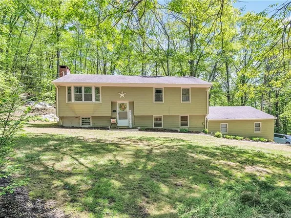 73 Great Ring Road, Newtown, CT 06482