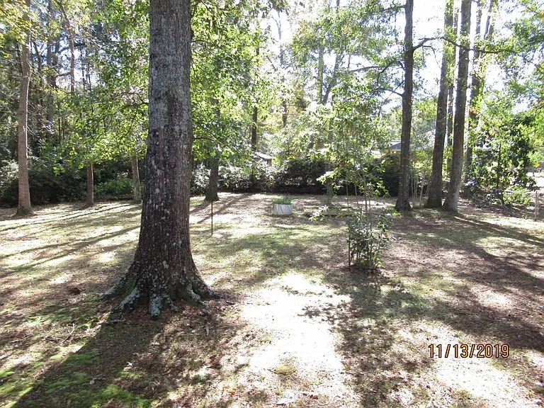 523 Colonial Dr — Photo 17