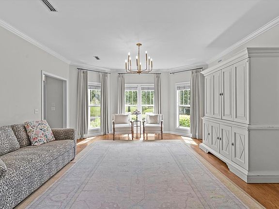 5th image of 300 Forsythia Ln