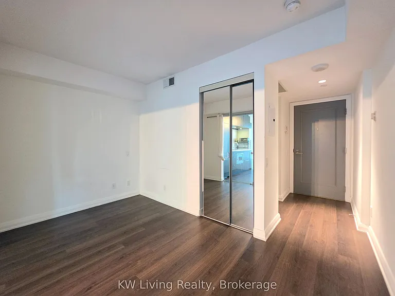 155 Yorkville Ave #905 — Photo 9