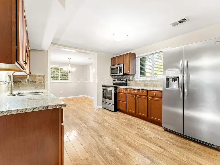 1225 Fairground St — Photo 4