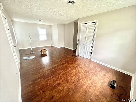 4th image of 212 Minor St