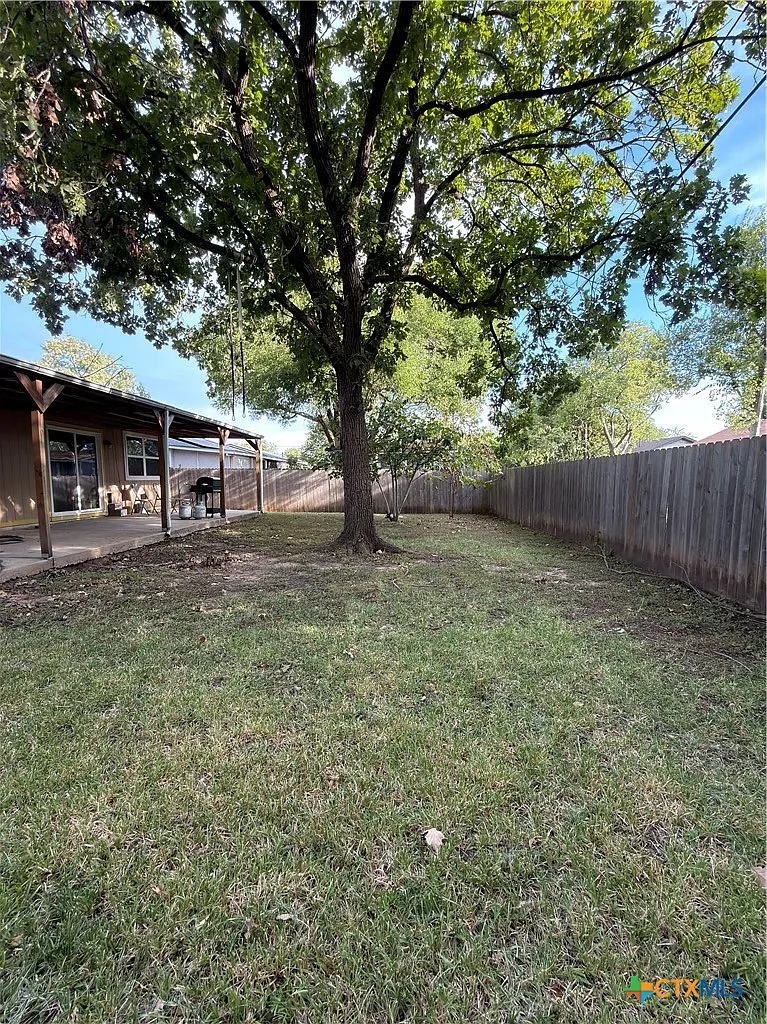 3 bed, 2.0 bath, 1211 sqft, $1,800 — Photo 2
