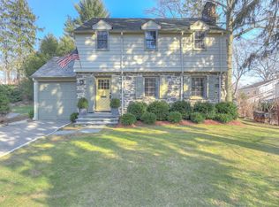 126 Valley Stream Rd E, Larchmont, NY 10538