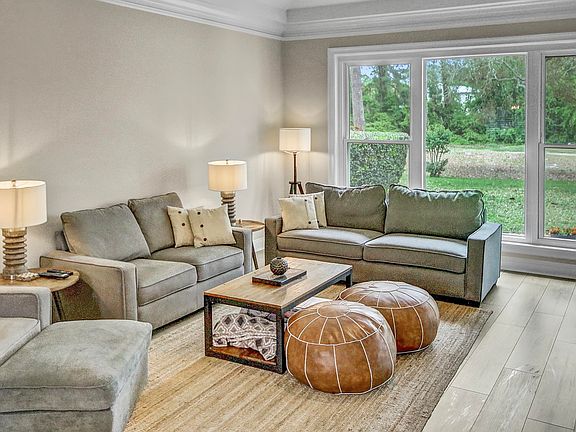 3rd image of 1451 Oakmont Pl